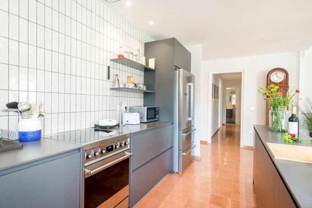 New Top Floor Apt With A Lot Of Light & Aircon Girona Dış mekan fotoğraf